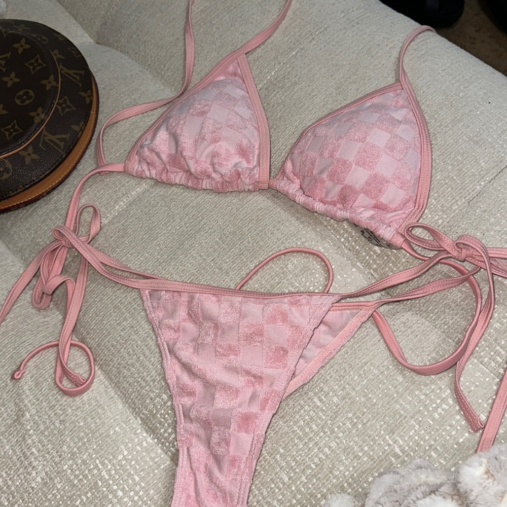 Super cute pink bikini!!